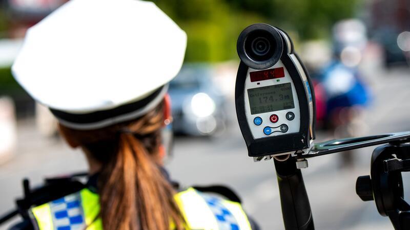 Autofahrer in Hamburg müssen in dieser Woche mit besonders vielen Geschwindigkeitskontrollen rechnen. (Archivbild)
