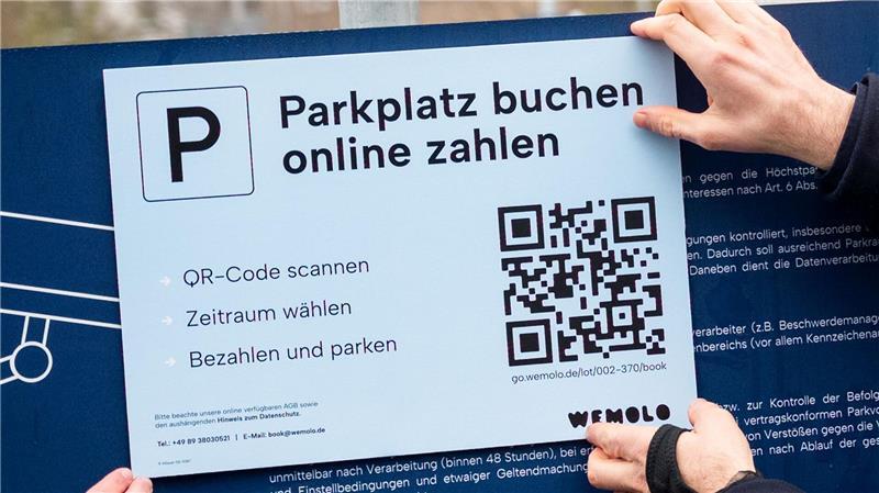 Autofahrer können künftig am Geschäft zeitweise Parkplätze buchen.