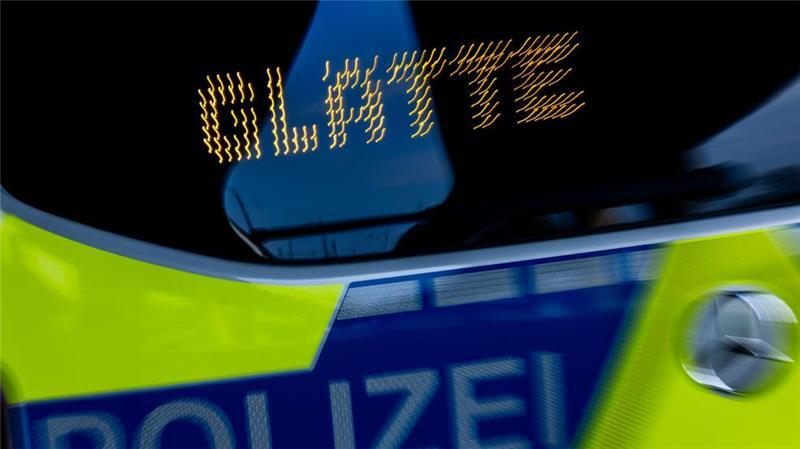 Gefährliche Glätte in ganz Deutschland Autofahrer sollten am Wochenende besonders vorsichtig sein.