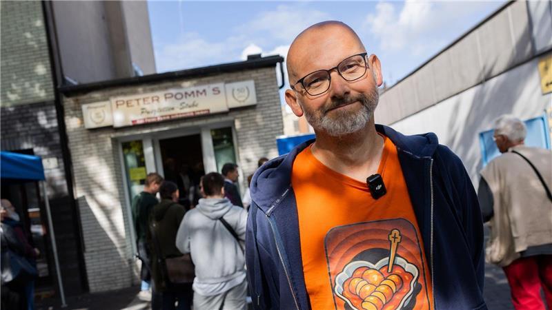 Autor Gregor Lauenburger ist sicher: Peter Hildebrand - genannt Peter Pomm - hat als erster die Currywurst serviert.