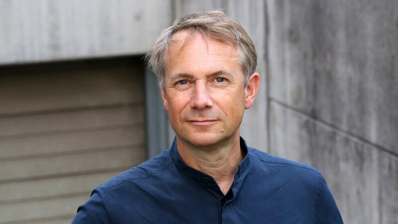 Schaumburg-Variation: Jo Lendle liest aus seinem Roman „Die Himmelsrichtungen“ Autor Jo Lendle ist zu Gast in der Stader Buchhandlung Schaumburg.