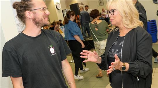Autor und Politik-Aktivist Arne Semsrott las zweimal in Magdeburg. Weitere Lesungen im Land stehen noch bevor.