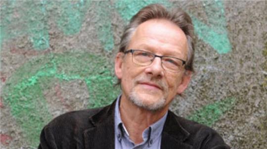 Autorenlesung in der Stader Buchhandlung Schaumburg: Bernhard Kegel stellt seinen Roman „Gras“ vor.