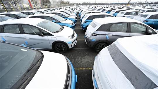 Autos aus China verkaufen sich in Deutschland nur schleppend. Viele sorgen sich um den Datenschutz. (Archivbild)