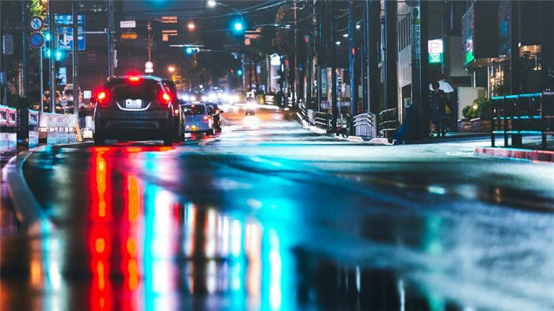 Autos bei Nacht.