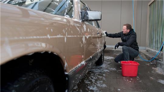 Autos mit sensiblem Lack bekommen leicht Kratzer und sollen nicht in die Waschanlage.