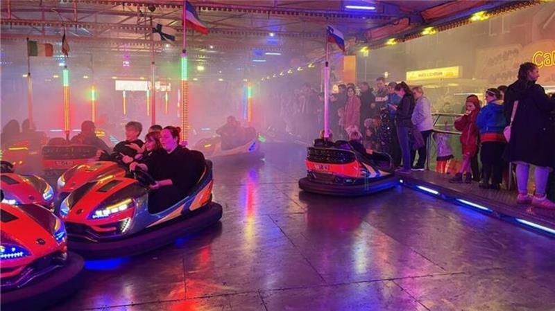 Horneburger Herbstmarkt stampft jahrhundertealte Tradition ein Autoscooter und Fahrgeschäfte sind beliebte Treffpunkte für junge Besucher auf dem Herbstmarkt (Archivbild).