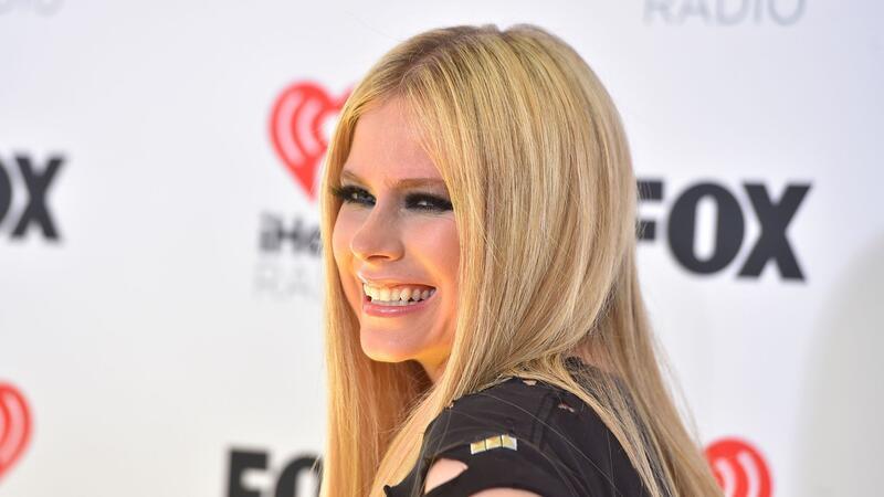 Avril Lavigne: Ich würde mich daten Avril Lavigne kocht gerne und hat Freude daran, das Haus zu dekorieren.