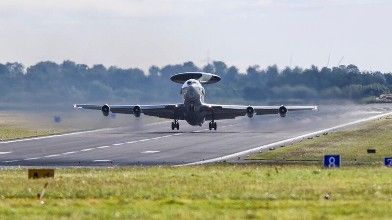 Kreise: Hinweis auf Russen-Sabotage vor Geilenkirchen-Alarm Awacs haben eine Reichweite von 9.250 Kilometern und können andere Luftfahrzeuge in mehr als 400 Kilometern Entfernung orten. (Archivbild)