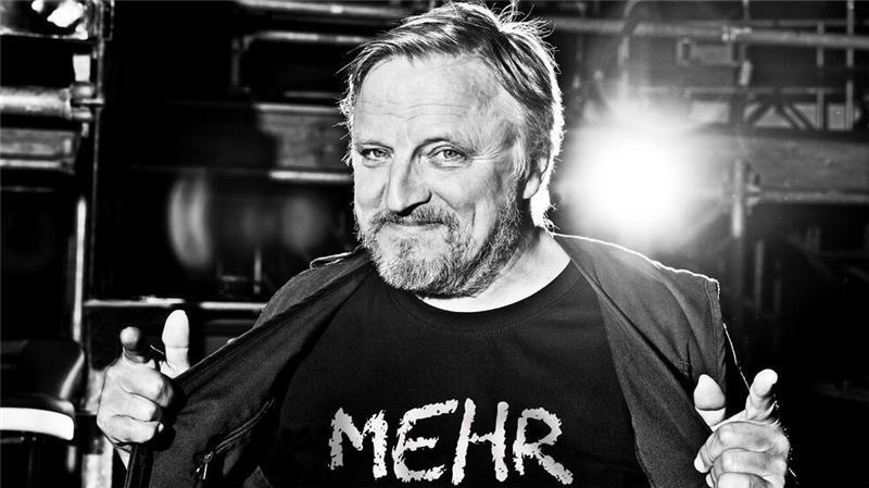 Axel Prahl ist bekannt durch seine Rolle als Kriminalhauptkommissar Frank Thiel beim Tatort aus Münster - und nun mit „Mehr“ im Stadeum zu erleben.