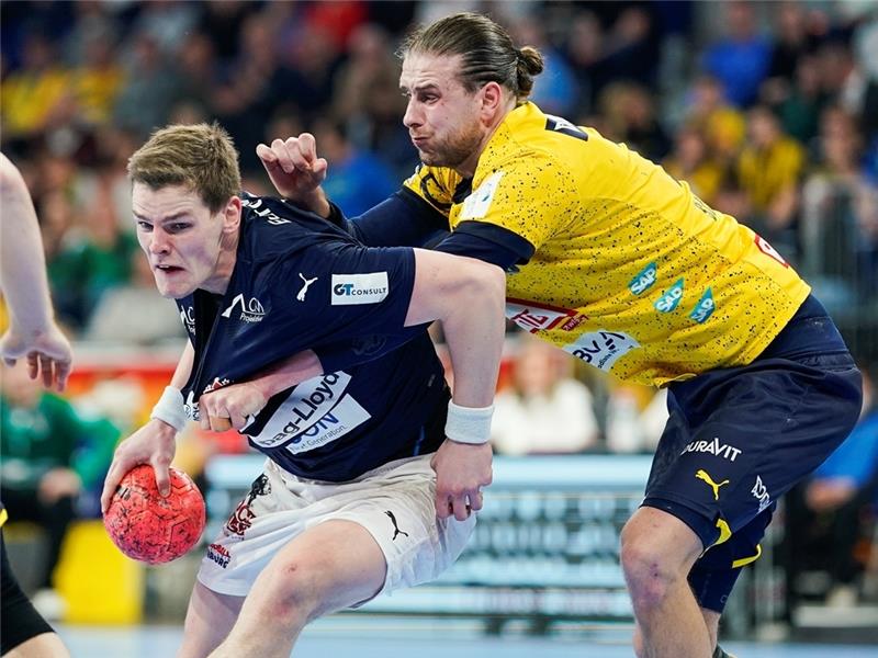 Axmann (l.) verpasste bisher nur ein Spiel. Foto: dpa