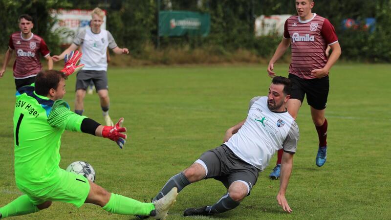 Torflut zum Saisonauftakt: SG Lühe verpasst dem SSV Hagen eine Reise Azad Baskin markierte in der 29. Minute das 2:0 für die SG Lühe. In dieser Szene scheitert er an Hagens Torwart Nico Gürtler.