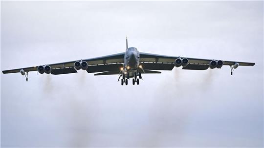 B-52-Bomer stürzt in Kalifornien ab. (Symbolbild)