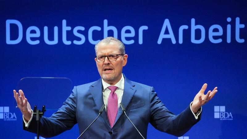 Arbeitgeber: Stimmung bei Firmen gekippt BDA-Präsident Rainer Dulger spricht von einer schwierigen ökonomischen Lage.