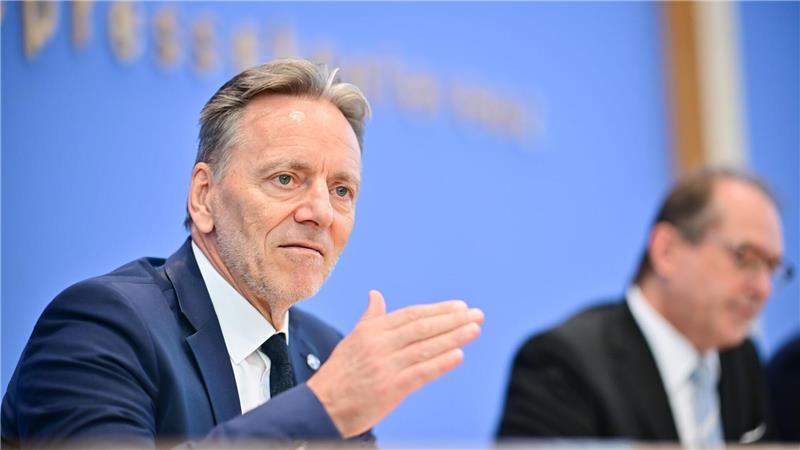 Kindesmissbrauch: „Im Netz explodiert das Risiko“ BKA-Präsident Holger Münch erwartet mehr Ermittlungserfolge durch die geplante IP-Adressenspeicherung.