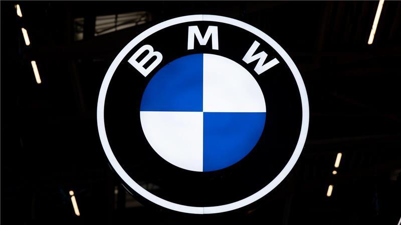 BMW bekommt die aktuelle Krise der Autoindustrie zwar zu spüren, stemmt sich aber bisher vergleichsweise erfolgreich gegen den Abwärtsstrudel. (Archivbild)