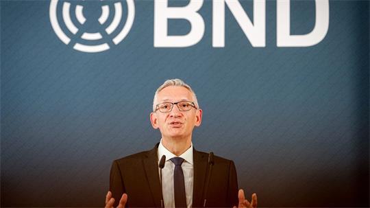 BND-Präsident Jäger sagt, die deutsche Öffentlichkeit müsse verstehen, „dass scheinbar zusammenhanglose hybride Aktivitäten strategisch miteinander verbundene feindselige Handlungen sind“. (Archivfoto)