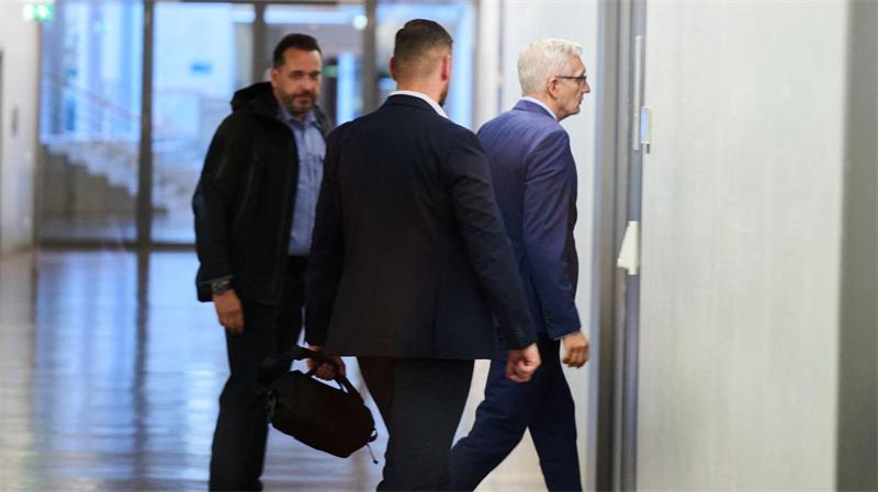 BND-Präsident Martin Jäger trifft zu einer Sitzung des geheim tagenden parlamentarischen Gremiums zur Kontrolle der Geheimdienste im Bundestag ein. 