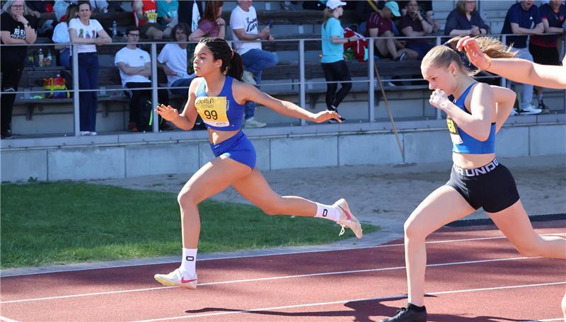BSV-Talent Clara Passauer stellt imposanten Rekord auf BSV-Athletin Oluwasola Omishade beim 100 m Sprint.