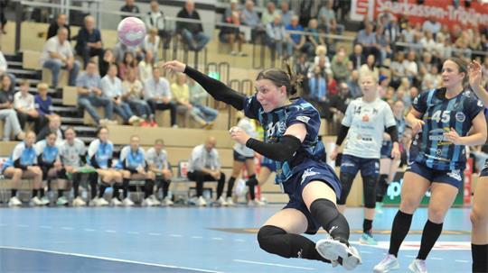 BSV-Handballerin Anika Hampel erzielte kurz nach der Pause bereits ihr zehntes Tor.
