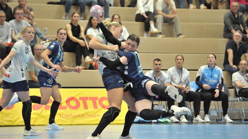 Pokal-Durststrecke beendet: Anika Hampel führt BSV ins Viertelfinale BSV-Handballerin Anika Hampel ging clever in die Zweikämpfe.