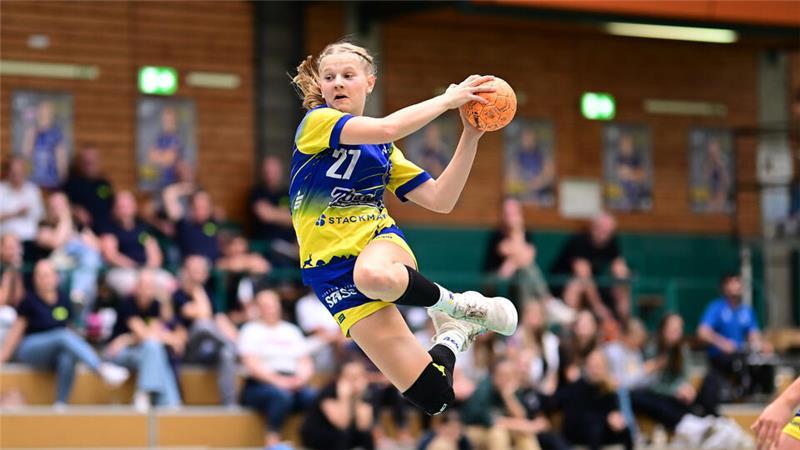 BSV-Handballerin Leni Stolle bei einem Angriff.