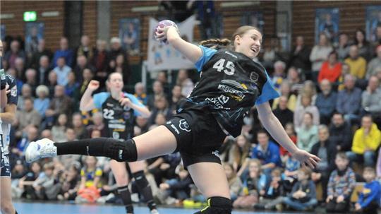BSV-Kreisläuferin Jolina Huhnstock im Bundesligaspiel gegen Neckarsulm.
