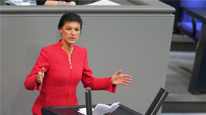 BSW-Chefin Wagenknecht warnt vor beispielloser Hochrüstung.