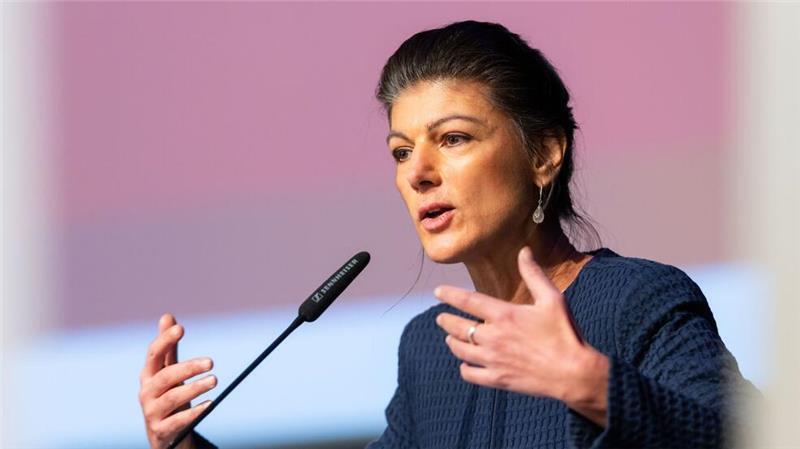 BSW sagt Ja zur Koalition in Thüringen BSW-Gründerin Sahra Wagenknecht warb für den Koalitionsvertrag von CDU, BSW und SPD in Thüringen.