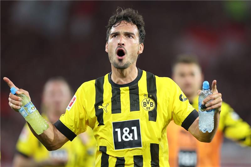 Randale in Wembley: Deutsche Fans stürmen Pub BVB-Profi Mats Hummels.