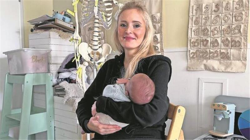 Von der Hauptschülerin zur Landärztin – und das als dreifache Mutter Baby Theo ist gerade einmal einen Monat alt. Es ist das dritte Kind für Annika Bölke.
