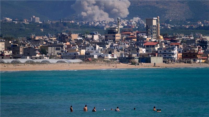 Baden während israelischenLuftangriffen