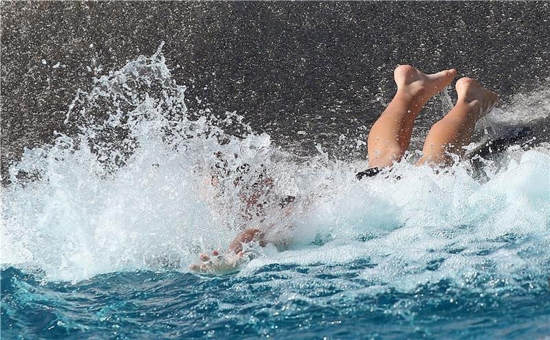 Sommerferienspaß: Hier werden die Wünsche der Kinder wahr Badespaß in den Ferien. Foto: Wolfgang Kumm/dpa