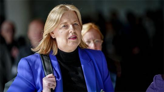 Bärbel Bas (SPD), Bundesministerin für Arbeit und Soziales und SPD-Parteivorsitzende, kommt zur Sitzung ihrer Bundestagsfraktion.