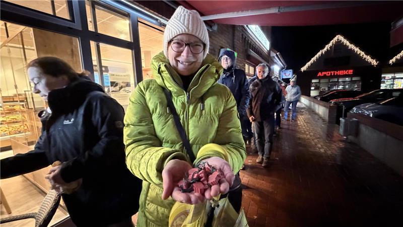 Bärbel Gollnick strahlt über eine Handvoll Glück.