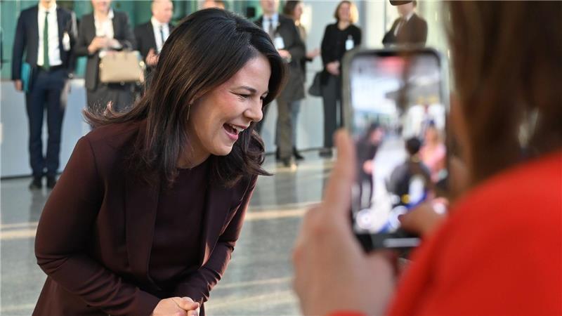 Baerbock beantwortet Kinderfragen