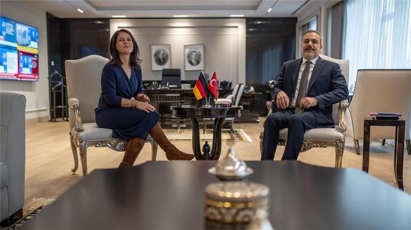 Baerbock spricht in Ankara über die Lage in Syrien. 