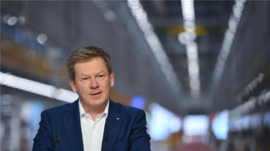 Bahn-Vorstandschef Richard Lutz wird laut dem Geschäftsbericht für das Jahr 2022 einen Bonus von mehr als 1,26 Millionen Euro erhalten.