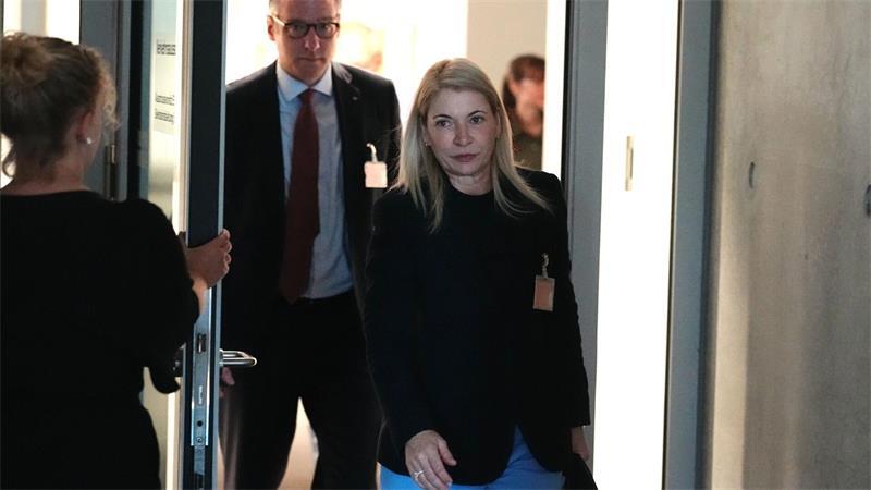 Bahnchefin Evelyn Palla hatte zunächst keinen neuen Termin genannt und eine umfassende Überprüfung des Projektes angekündigt.