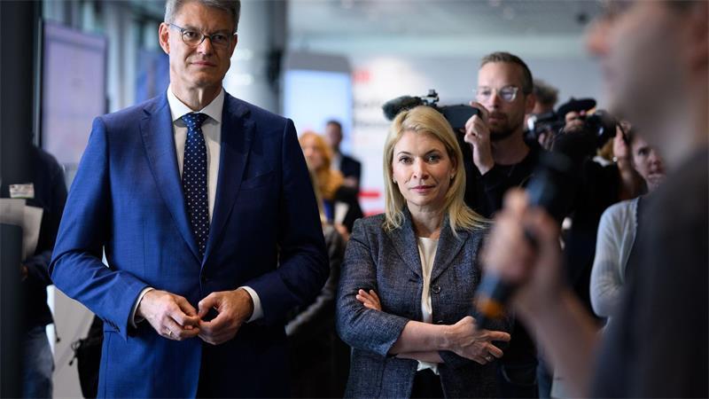 Bahnchefin Evelyn Palla und Verkehrsminister Patrick Schnieder haben das Konzept der Generalsanierungen von ihren Vorgängern übernommen. Zuletzt kündigten sie an, dass das Konzept auf den Prüfstand gestellt wird. Komplett verwerfen wollen sie es nicht. (Archivbild) 