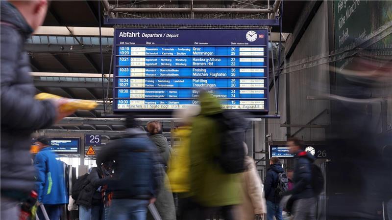 Bahnfahrten bleiben bis auf weiteres häufig eine stressige Angelegenheit. (Archivbild)