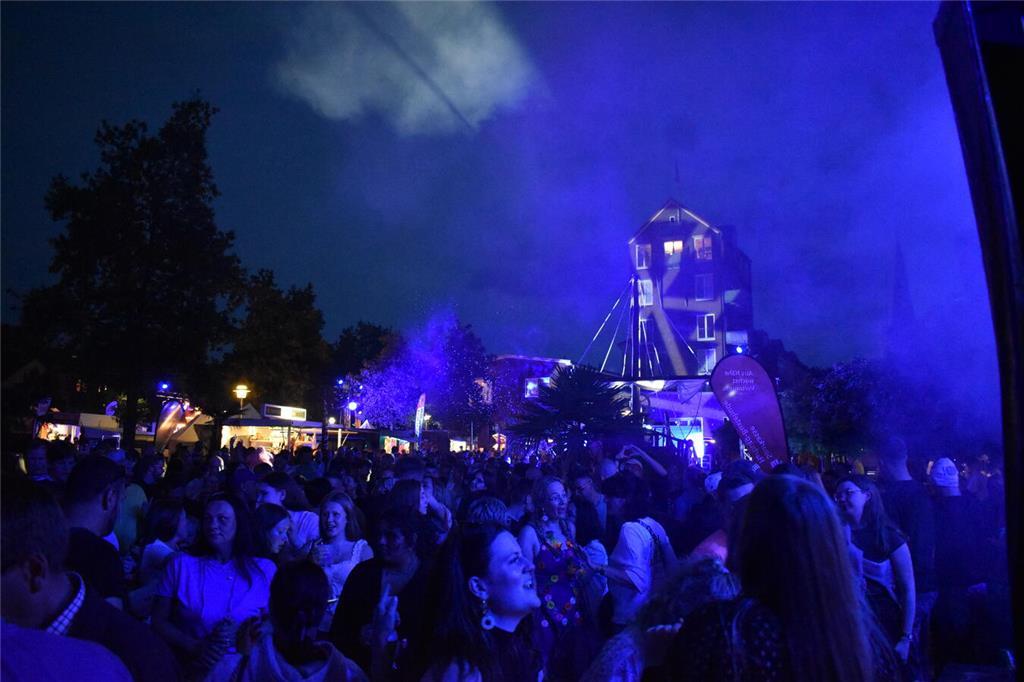 Bailando auf Buxtehudes Beach-Party: Beim Hanse Ahoi wurde ausgelassen getanzt u...