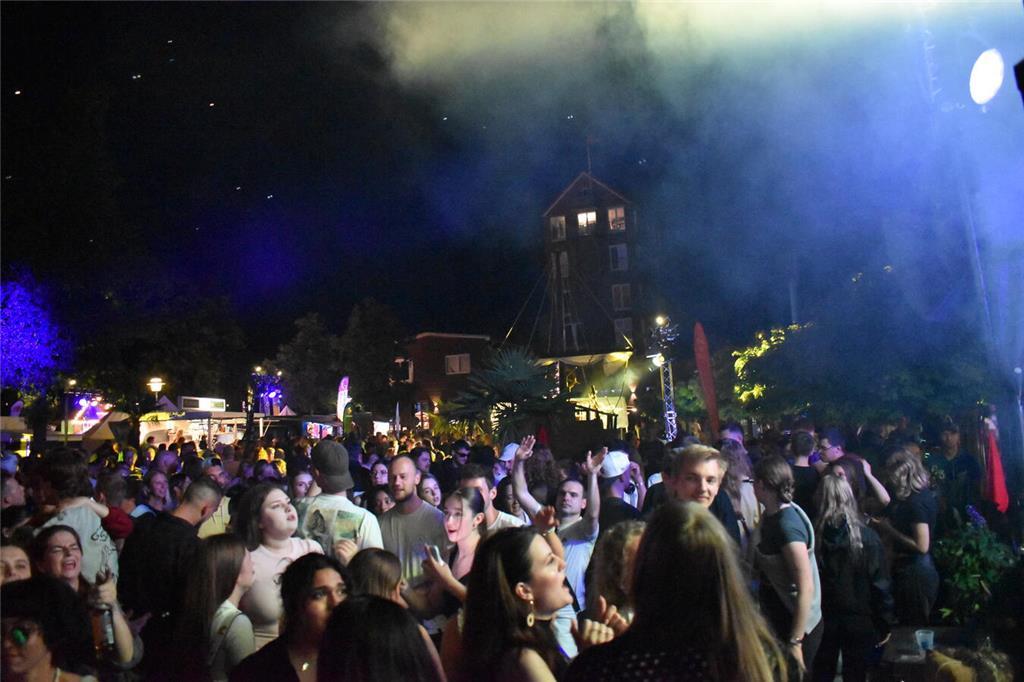 Bailando auf Buxtehudes Beach-Party: Beim Hanse Ahoi wurde ausgelassen getanzt u...