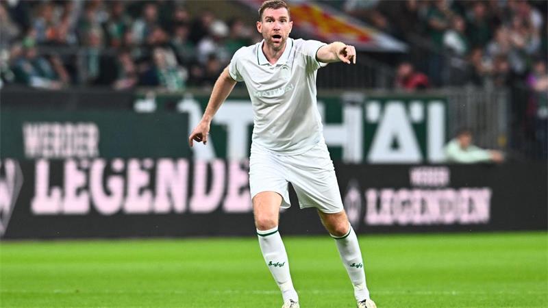 Oder braucht Klopp doch Füllkrug? Bald der Sport-Geschäftsführer des DFB: Per Mertesacker beim Legendenspiel zwischen Werder Bremen und Real Madrid zum 100. Geburtstag des Weserstadions.