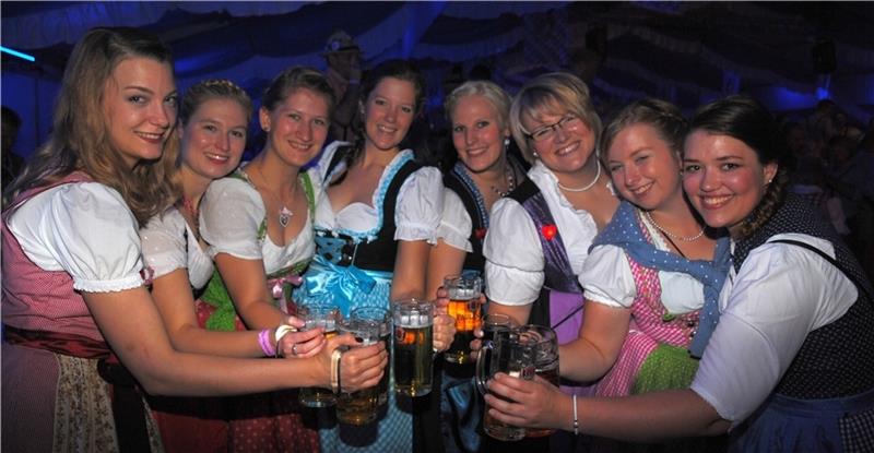 Bald heißt es endlich wieder „O‘zapft is“ beim Oktoberfest in Revenahe-Kammerbusch, wie hier auf einem Archivfoto von 2016. Fotos: Lepél/Vasel/Meinke