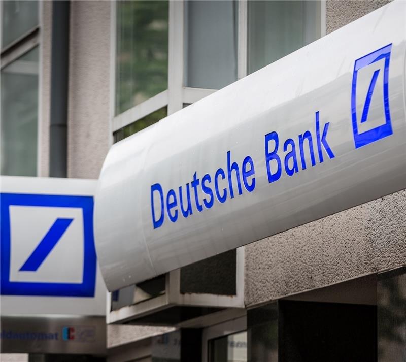 Bald wird das Blau der Deutschen Bank seltener zu sehen sein – zumindest in Zentren. Rumpenhorst/dpa