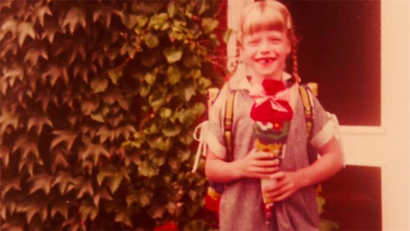 Einschulung: Bekannte Gesichter aus dem Kreis Stade erinnern sich Baljes Bürgermeisterin Rike Feil mit ihrer kleinen Schultüte.