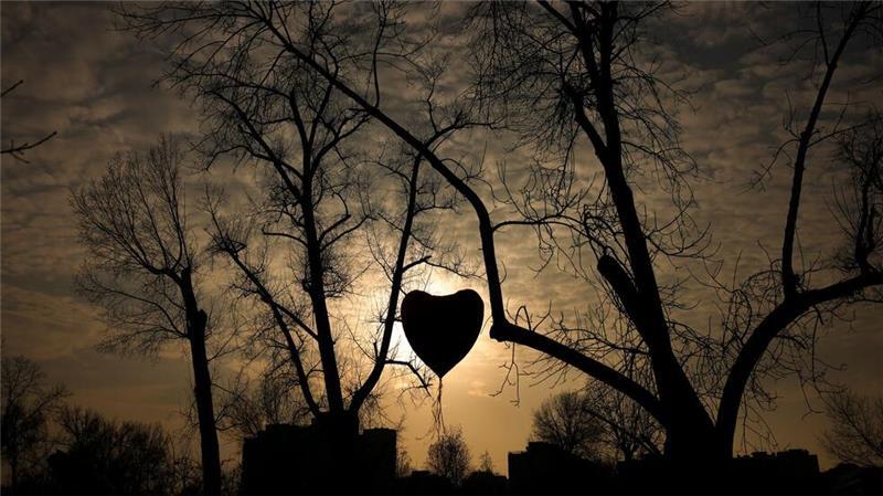 Ballonherz bei Protesten gegen Korruption in Belgrad.