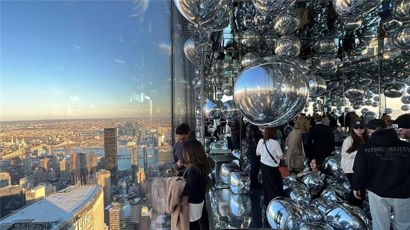 Teure beste Aussicht - New Yorks Wolkenkratzer im Wettbewerb Ballons über Manhattan.