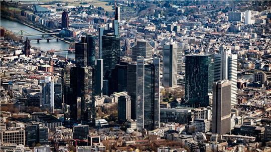 Banken-Skyline in Frankfurt: Mit Cum-Cum-Deals verursachten Banken geschätzt einen Steuerschaden in Milliardenhöhe. (Symbolbild)